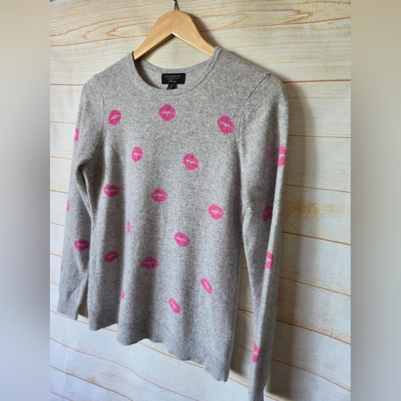 Charter Club 100% Cashmere Lipstick Lips Crewneck Sweater Gray Pink Medium - Picture 8 of 13